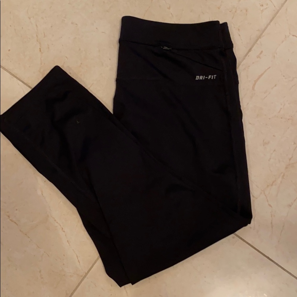 dri fit 3/4 cropped black workout leggings